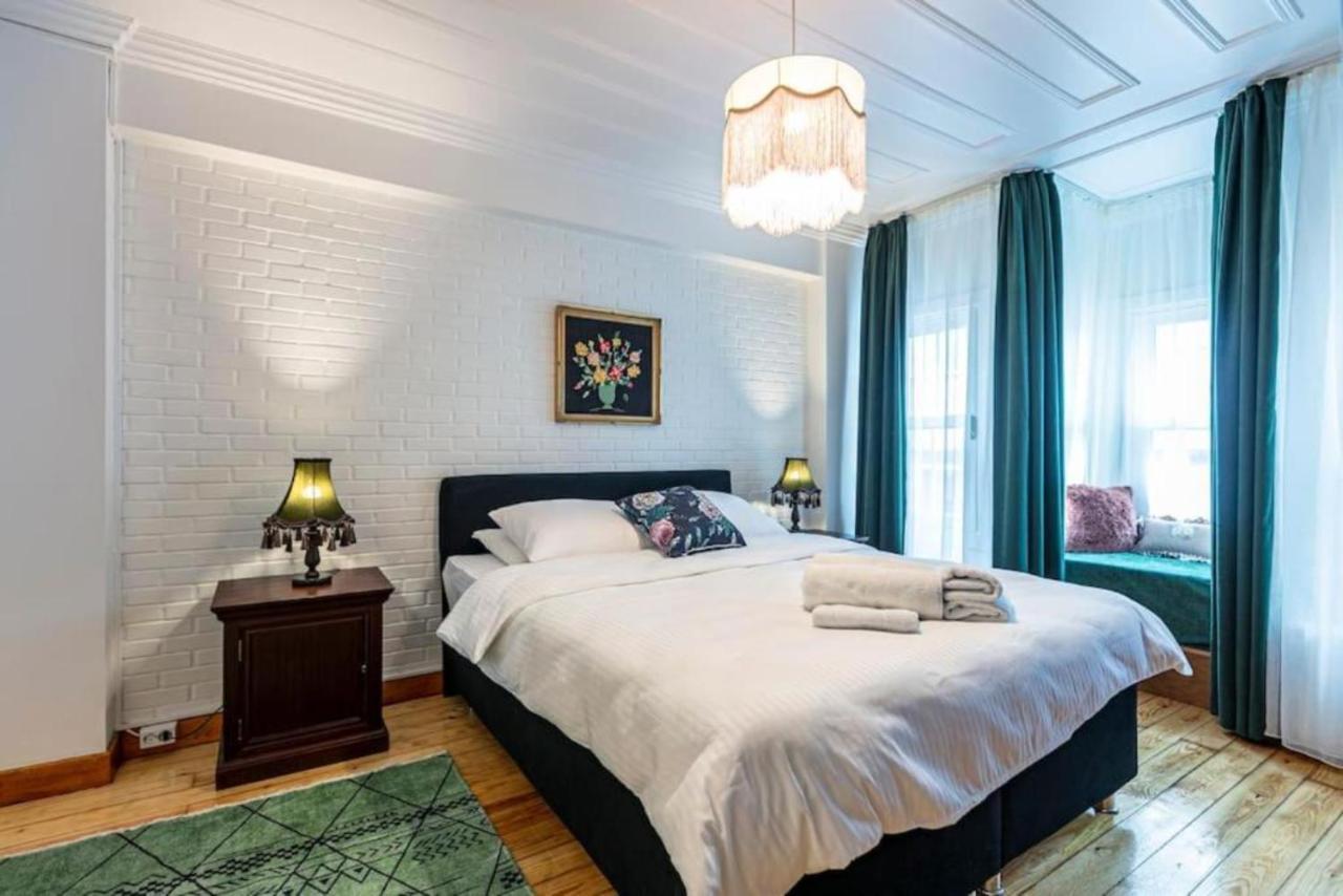 Historical 4-Br Home Steps From Besiktas Stadium & Bosphorus Views - Prime Nisantasi Location! Istambul Exterior foto