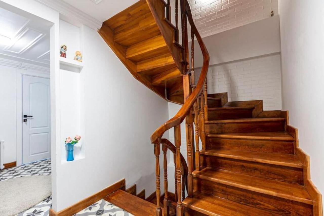 Historical 4-Br Home Steps From Besiktas Stadium & Bosphorus Views - Prime Nisantasi Location! Istambul Exterior foto