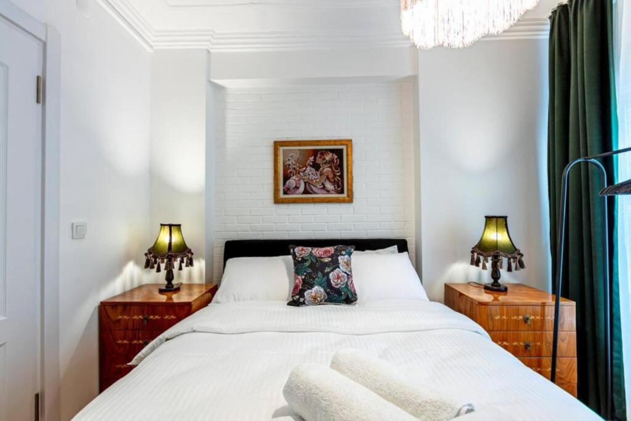Historical 4-Br Home Steps From Besiktas Stadium & Bosphorus Views - Prime Nisantasi Location! Istambul Exterior foto