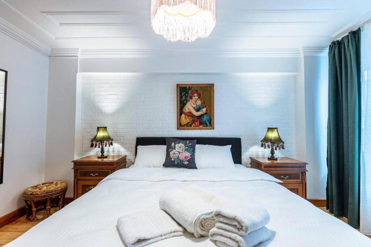 Historical 4-Br Home Steps From Besiktas Stadium & Bosphorus Views - Prime Nisantasi Location! Istambul Exterior foto